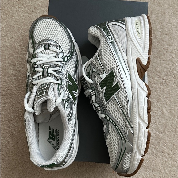 NWT New Balance 740 tennis shoes - Picture 2 of 6